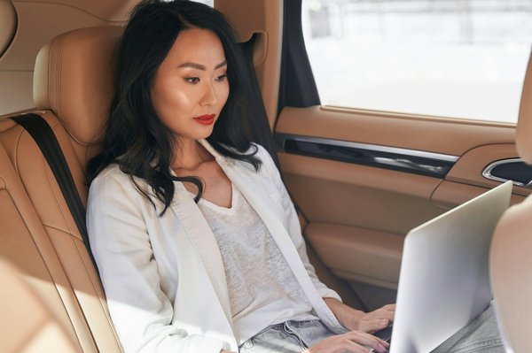 Quelles astuces pour porter des jupes-culottes avec élégance dans un cadre professionnel?